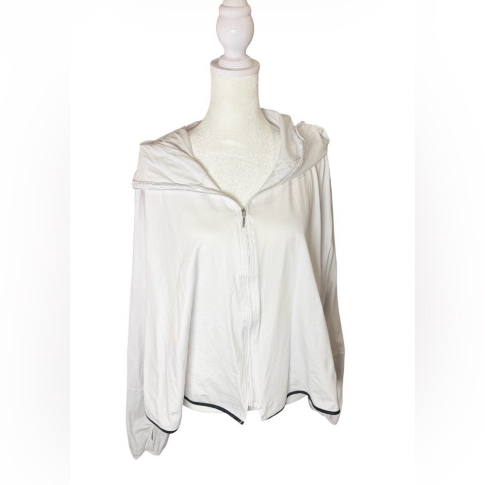 Coco+Carmen Chic Poncho- Hooded Zip Jacket. White w/Black Trim. OS. Lagenlook.